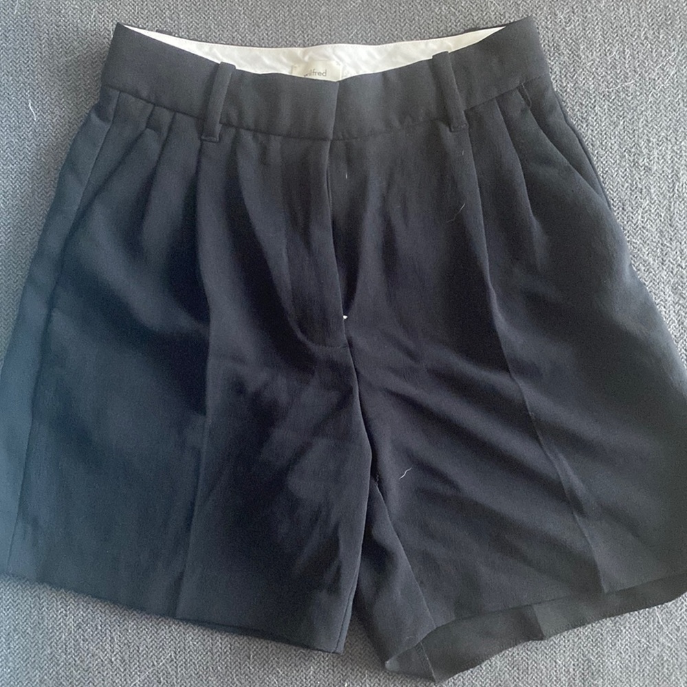 Aritzia Wilfred Effortless Shorts 5”